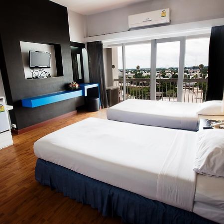 Pailyn Phitsanulok Hotel Extérieur photo