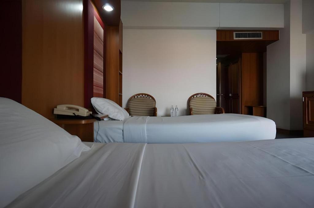 Pailyn Phitsanulok Hotel Extérieur photo