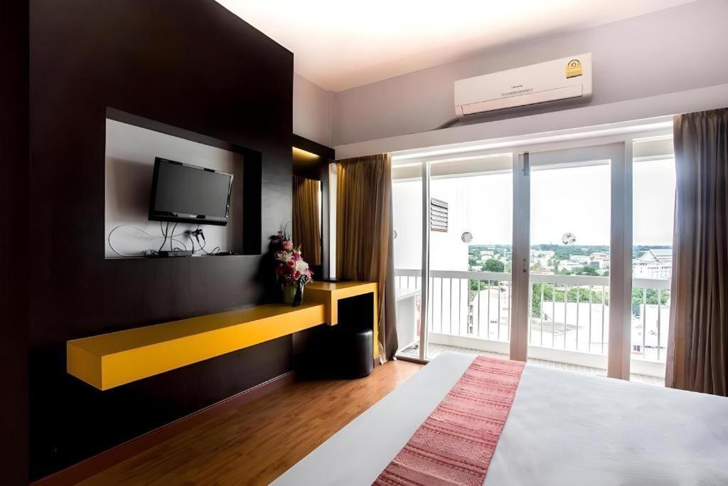 Pailyn Phitsanulok Hotel Extérieur photo