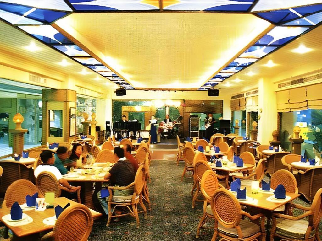 Pailyn Phitsanulok Hotel Extérieur photo