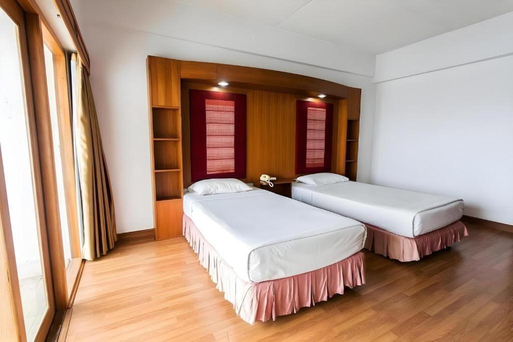 Pailyn Phitsanulok Hotel Extérieur photo