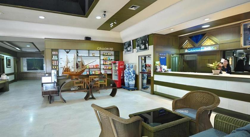 Pailyn Phitsanulok Hotel Extérieur photo