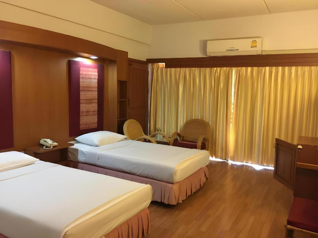 Pailyn Phitsanulok Hotel Extérieur photo