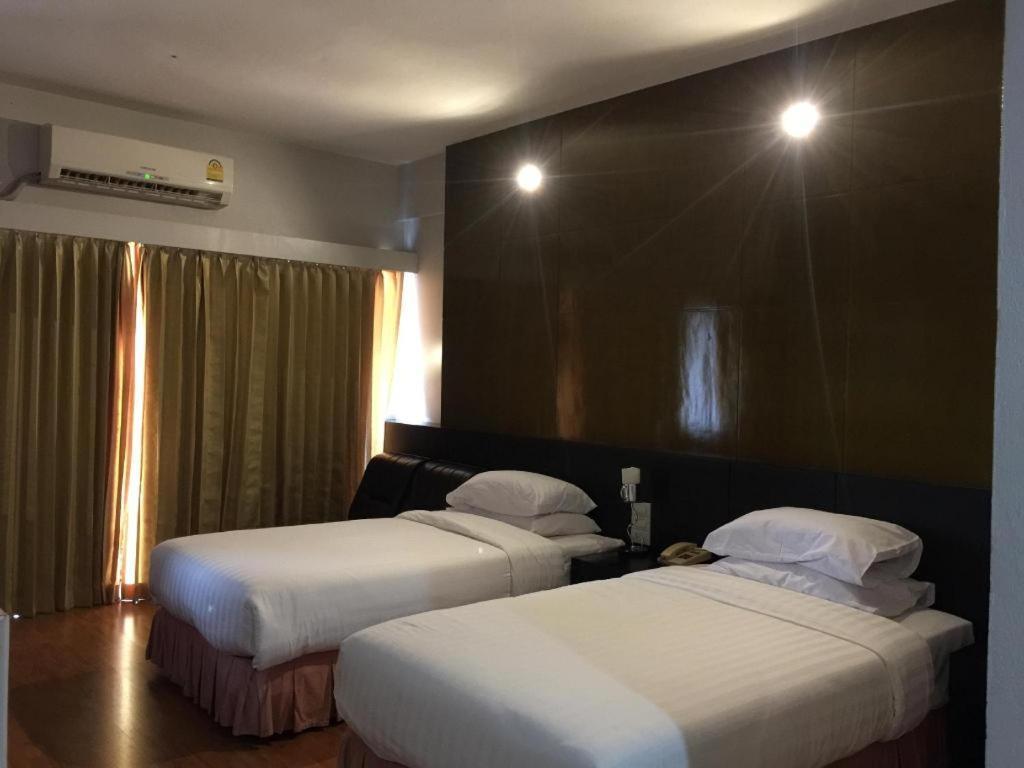 Pailyn Phitsanulok Hotel Extérieur photo