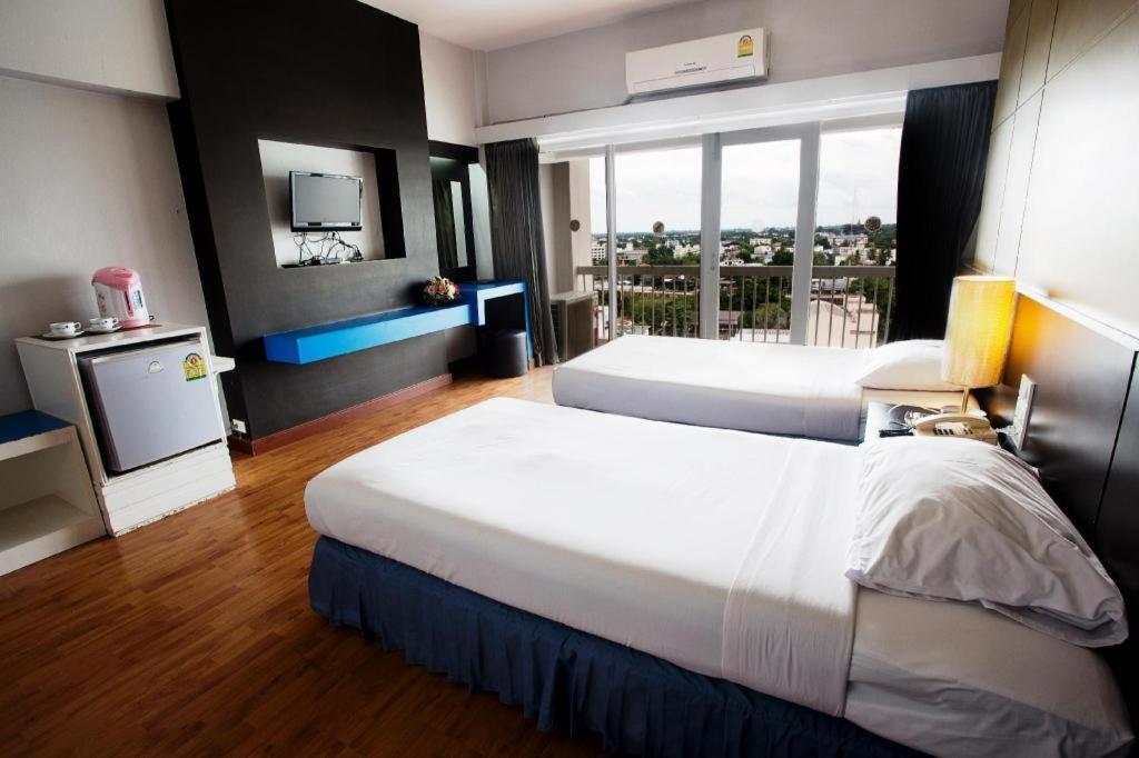 Pailyn Phitsanulok Hotel Extérieur photo