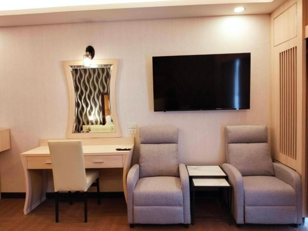 Pailyn Phitsanulok Hotel Extérieur photo