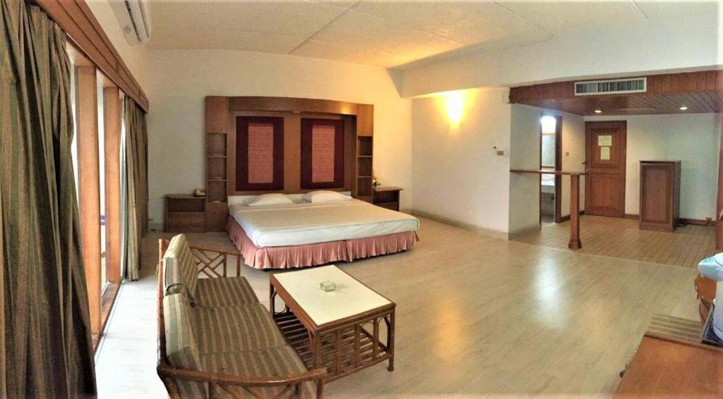 Pailyn Phitsanulok Hotel Extérieur photo
