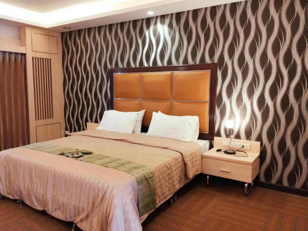 Pailyn Phitsanulok Hotel Extérieur photo