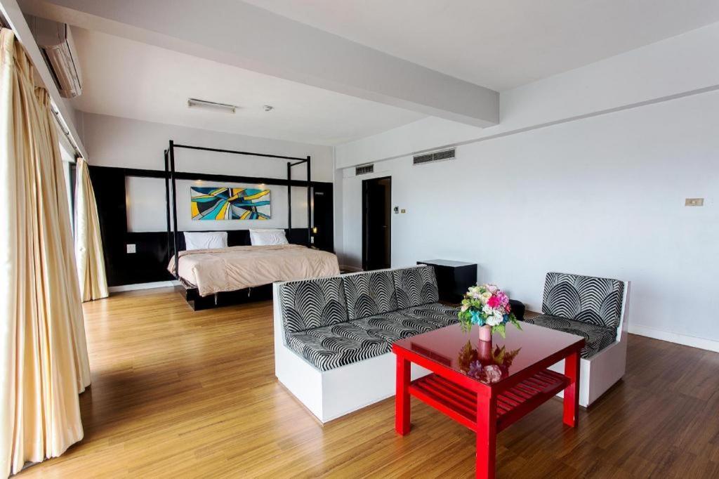Pailyn Phitsanulok Hotel Extérieur photo
