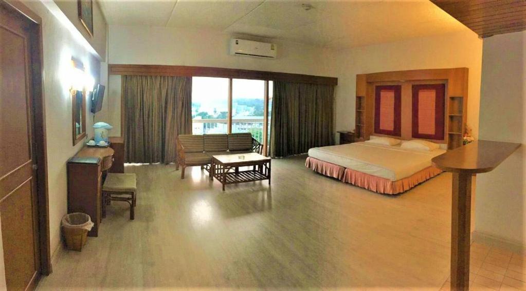 Pailyn Phitsanulok Hotel Extérieur photo