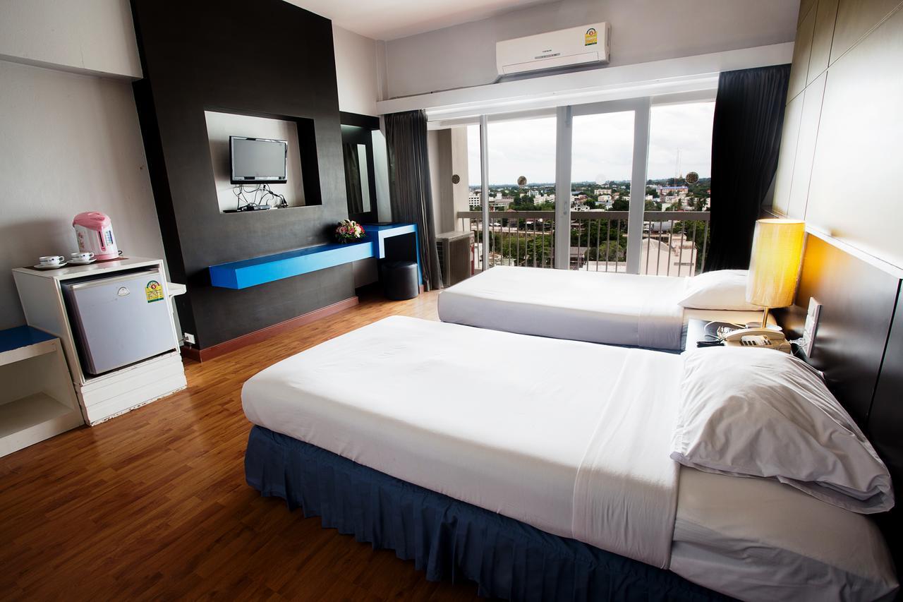 Pailyn Phitsanulok Hotel Extérieur photo